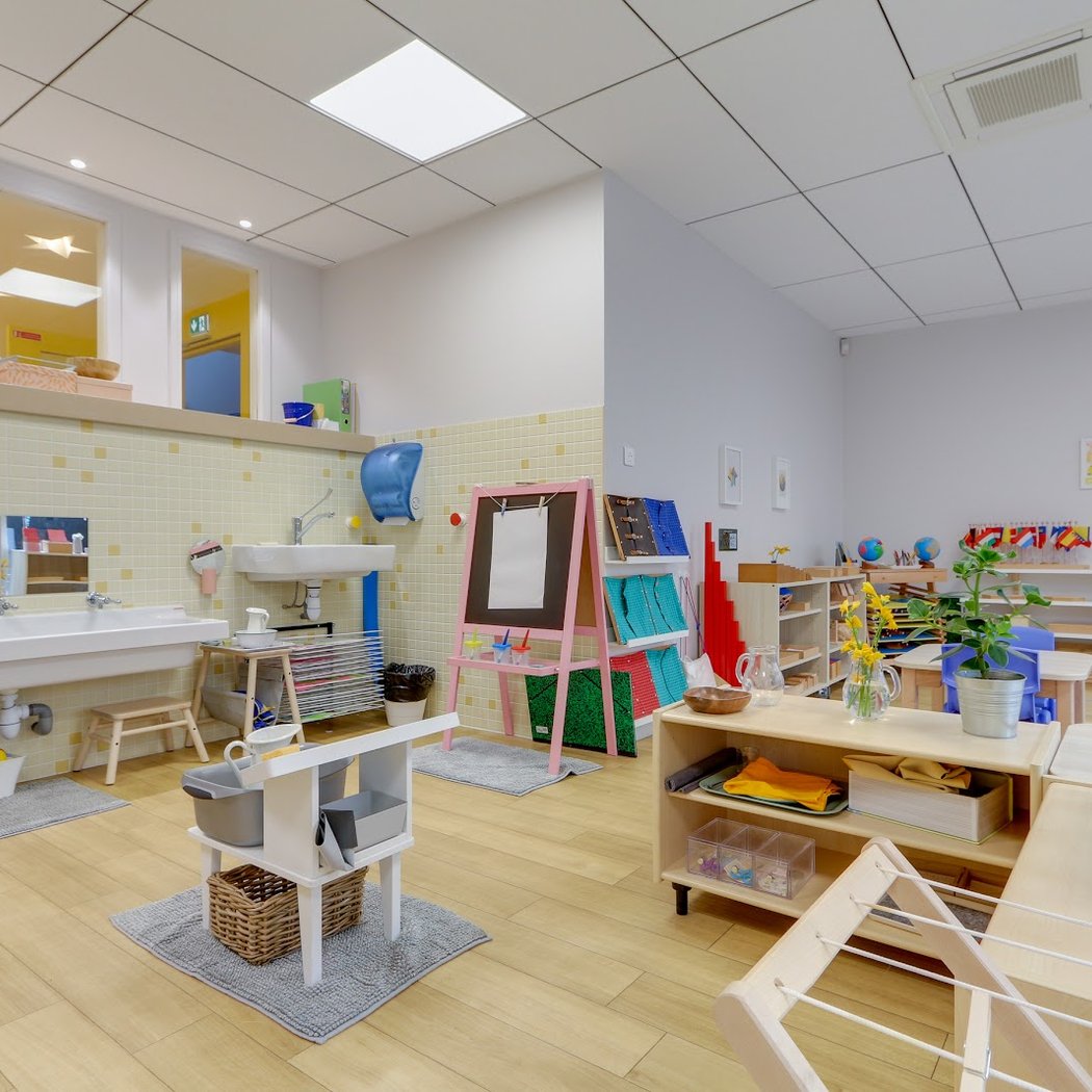School Montessori Bilingual - Les Petites Canailles 2